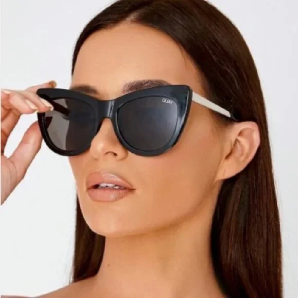 Quay Australia Steal a Kiss Sunglasses Black/ Gold NWT